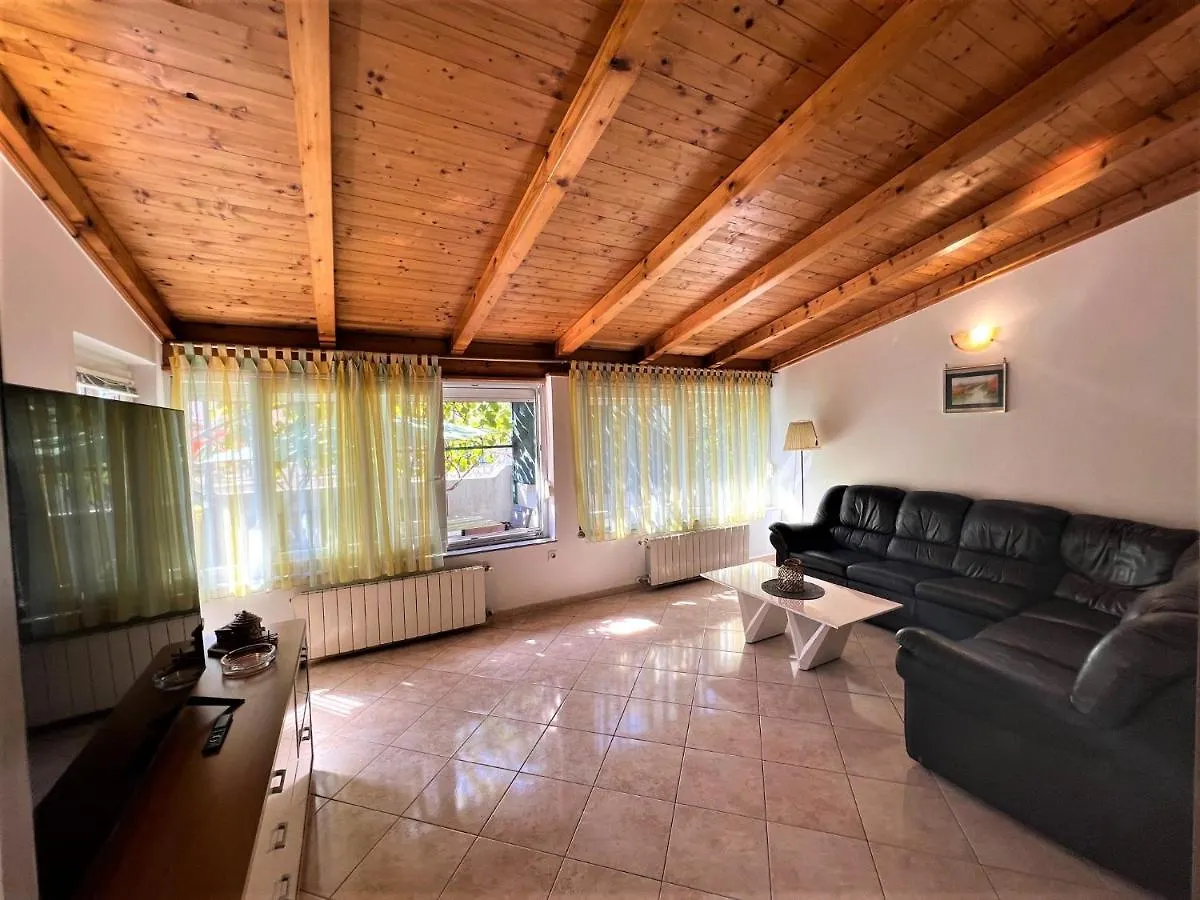 Apartments Radosevic Medulin 0*,