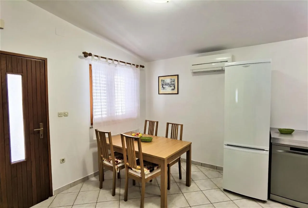 Apartments Radosevic Medulin 0*,